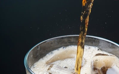 매일 물 대신 콜라 마신 60대 남성…2시간 동안 '방광 절개술'