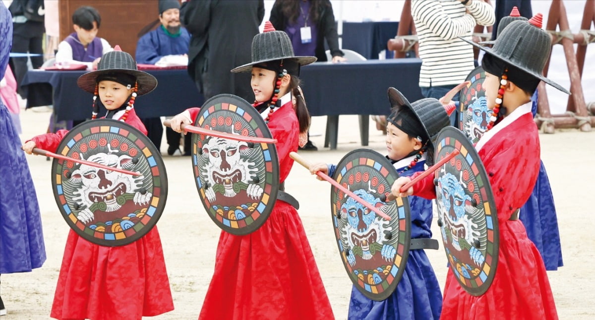 [포토] 용맹무쌍 ‘갑사’로 변신한 어린이들 