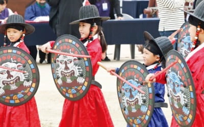 [포토] 용맹무쌍 ‘갑사’로 변신한 어린이들