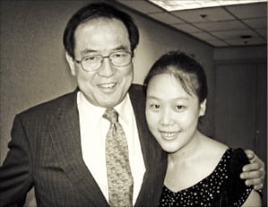 박성용 금호그룹 명예회장(왼쪽)과 10대 시절의 손열음.  금호문화재단 제공
