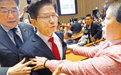 '金→韓→金' 자고나니 대선후보 바뀌었다…대혼돈 국민의힘