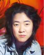 [이 아침의 미술가] '중고 러닝머신 위 오리'로 본 인간의 삶