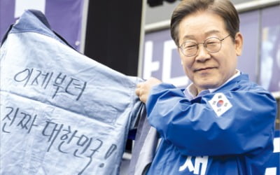 李 "HMM·해수부 부산 이전"…金 "우주항공·원전 육성"