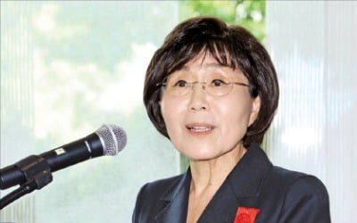 최정화, 40년간 韓·佛 문화 가교 역할한 '대통령의 통역사'