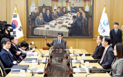 [테샛 공부합시다]일관된 정책으로 시장 신뢰 얻는 게 중요