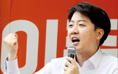 토론 한 번에 '구글 검색량 1위'…'언더독' 이준석, 10% 벽 넘을까