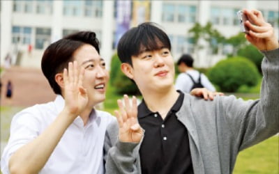 맞대응할까, 무시할까…이준석 대응 두고 고민하는 민주당