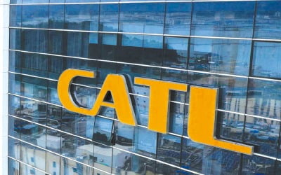 CATL, 홍콩 증시서 6兆 조달…"주가 50% 더 뛸 것"