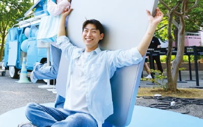 대학 캠퍼스에 뜬 '갤럭시 S25 엣지' 스튜디오