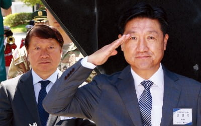 한·미 현충일 추모…전쟁 영웅에 경례