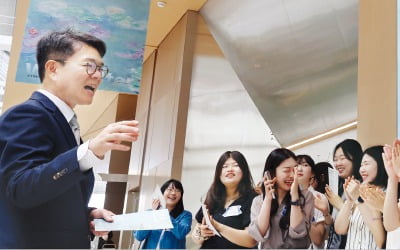모네 그림과 함께…성동구 공무원들의 특별한 하루