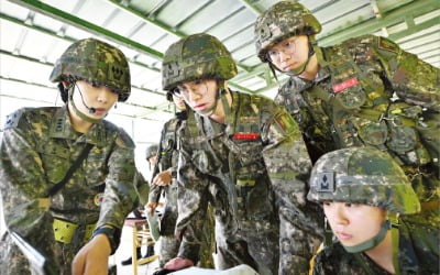 든든한 신임 장교들