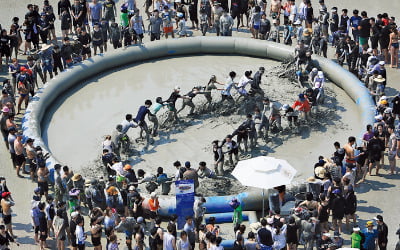대천해수욕장에서 머드축제에 '풍덩'…해양관광휴양도시 보령토토사이트 회원가입 거절 오세요