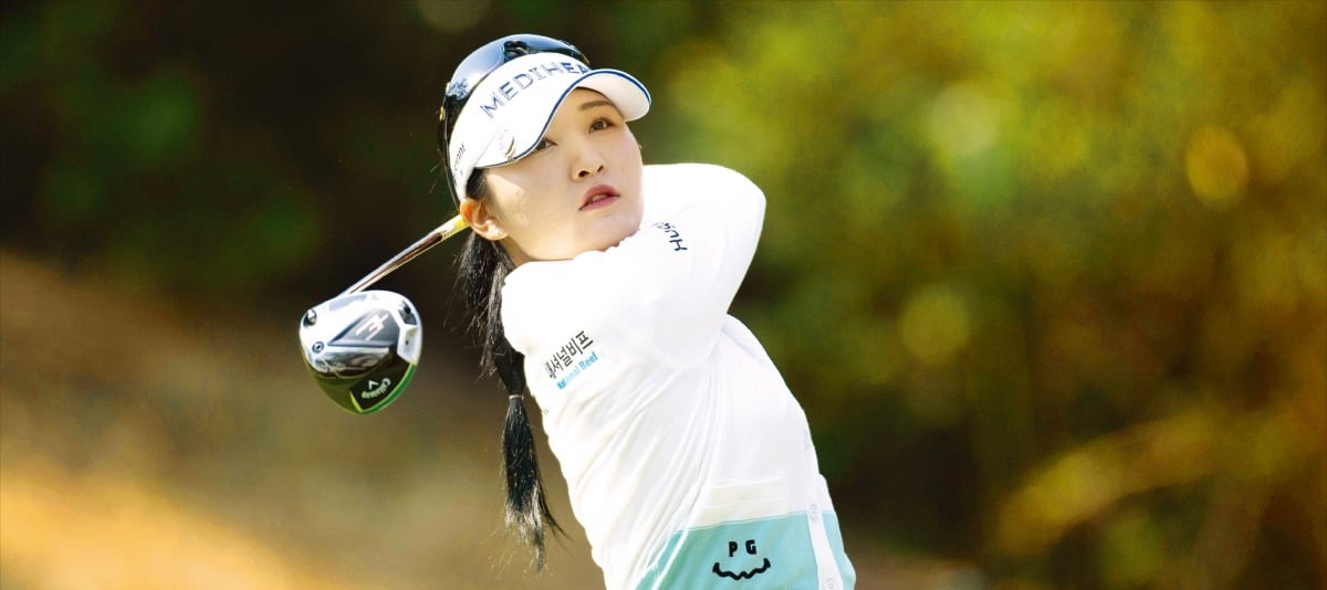 올 시즌 3승을 기록중인 이예원이 캘러웨이 엘리트 드라이버로 티샷을 하고있다. /KLPGA 제공
