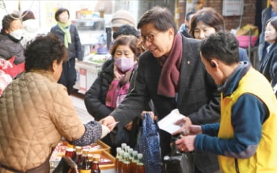 연회비·이자·보증료 없는 '부산 자영업자 카드'