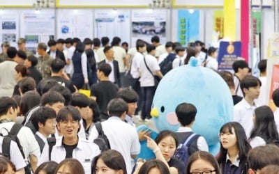 "고졸인재 모여라"…채용박람회 첫날에만 3만여명 찾아