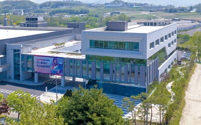 충남 'OLED 디스플레이 초격차' 시동 건다