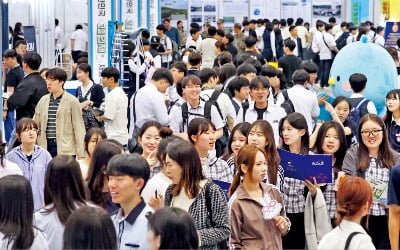 "고졸인재 모여라"…채용박람회 첫날에만 3만여명 찾아