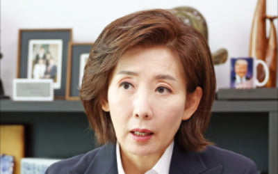 "李 도덕성 논란에 판세 바뀌어…청렴한 金에 표심 쏠릴 것"
