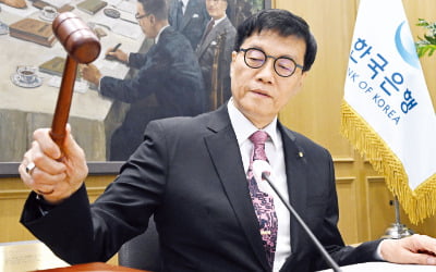 성장 절벽에 금리 인하했지만…"너무 빨리 내리면 집값 자극 우려"