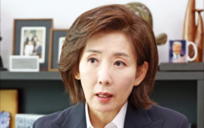 "李 도덕성 논란에 판세 바뀌어…청렴한 金에 표심 쏠릴 것"