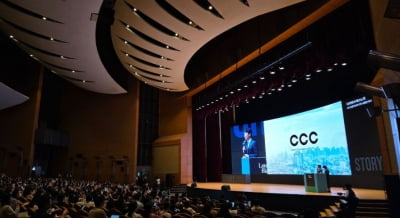 롱블랙, 스토리 컨퍼런스 2025 성료 "AI 시대에도 사람은 대체 불가능"
