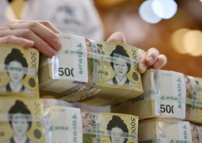 “이자 수익만 10%라고?”...'뭉칫돈' 몰린다
