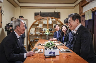 이재명, 김장하 선생 만나 “불공정과 갈등 걷어내고 모두가 잘 사는 나라 만들겠다”