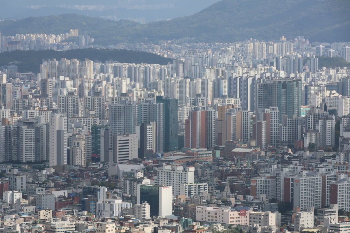 서울 남산에서 바라본 시내 아파트 단지/사진=연합뉴스