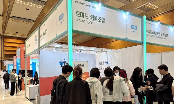로마드 협동조합은 지난 8~10일 사흘간 서울 강남구 삼성동 코엑스에서 열린 ‘올댓트래블 2025 박람회’에 참가했다. 홍보 부스 운영 모습.