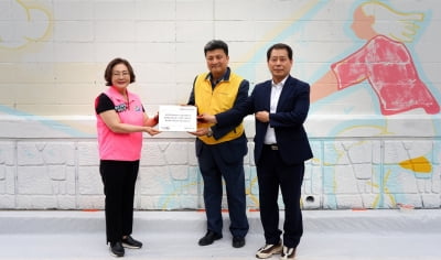HDC현대산업개발 임직원, 용산 벽화 그리기 봉사활동 나서
