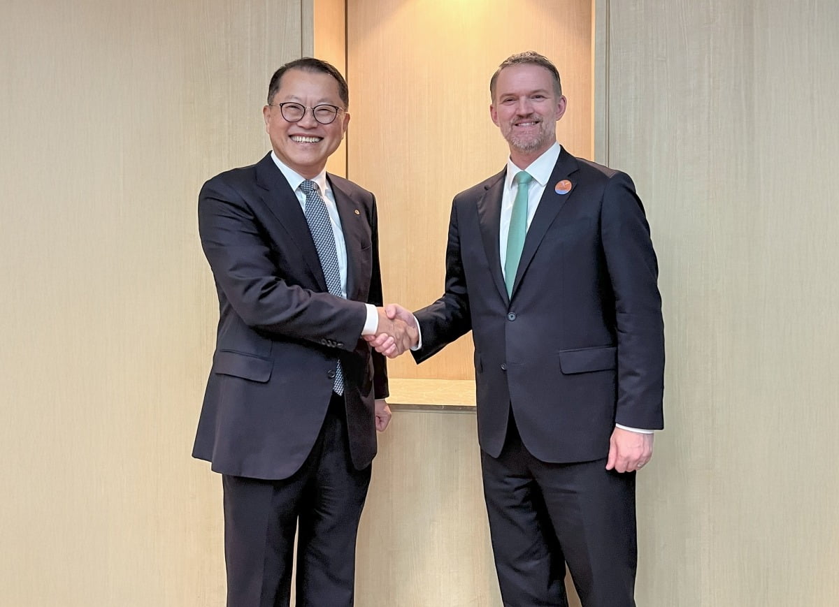 한화오션 김희철 대표가 5월 16일 오후 미국무역대표부(USTR) 제이미슨 그리어 대표와 만나 조선산업 협력방안에 대해 논의했다. 사진=한화오션