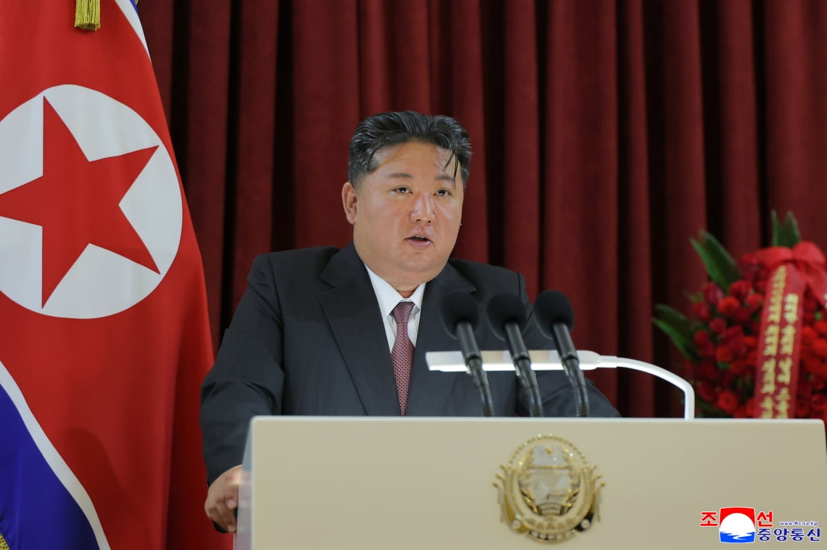 북한 김정은 "전쟁준비 획기적 전환해야"