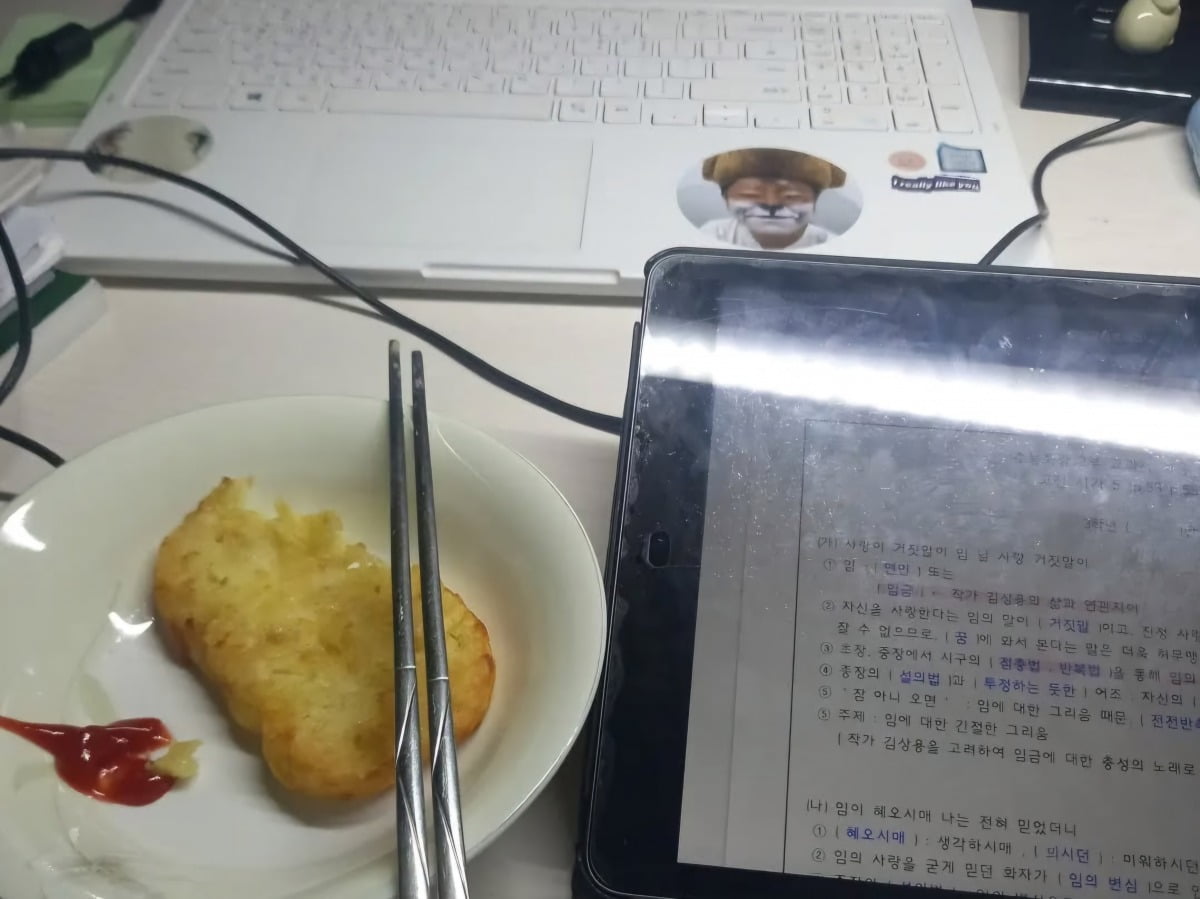 원지현 씨가 고등학생 시절 밤을 새우며 공부하던 흔적들(본인 제공)