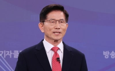 김문수 "1년 이상 투자자 세제혜택, 경영권 변경 땐 공개매수"