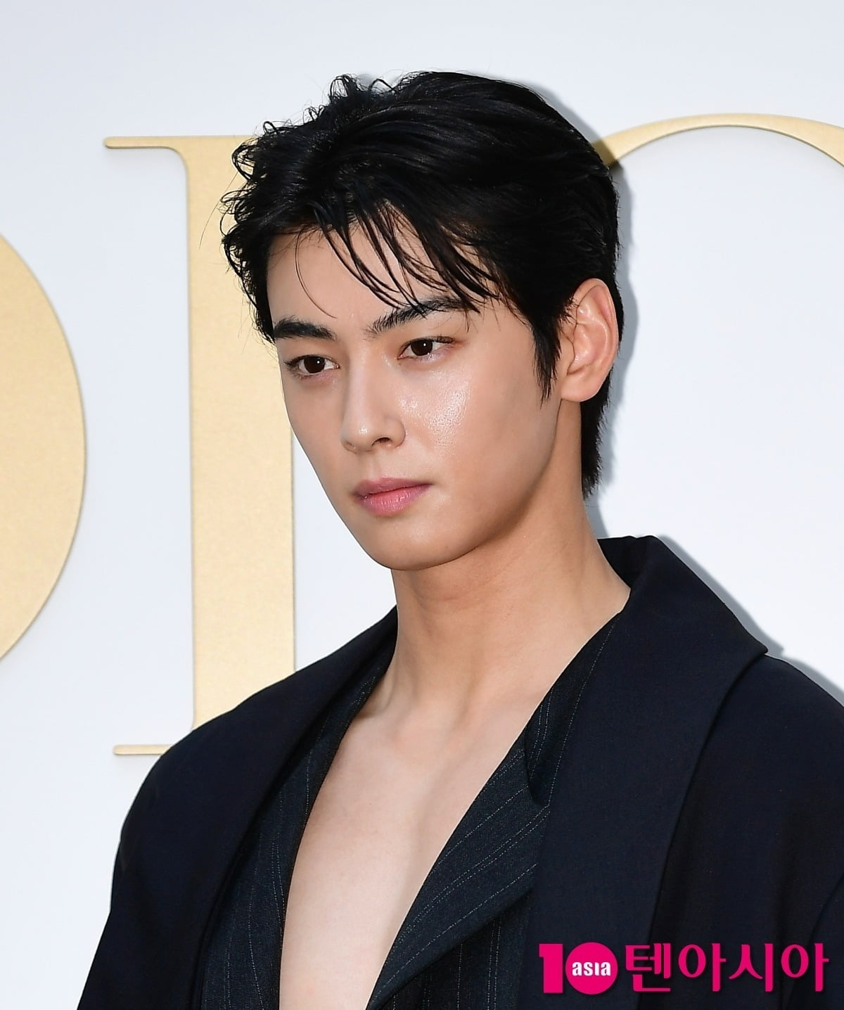 Cha Eun-woo to Enlist in South Korean Military Band This July