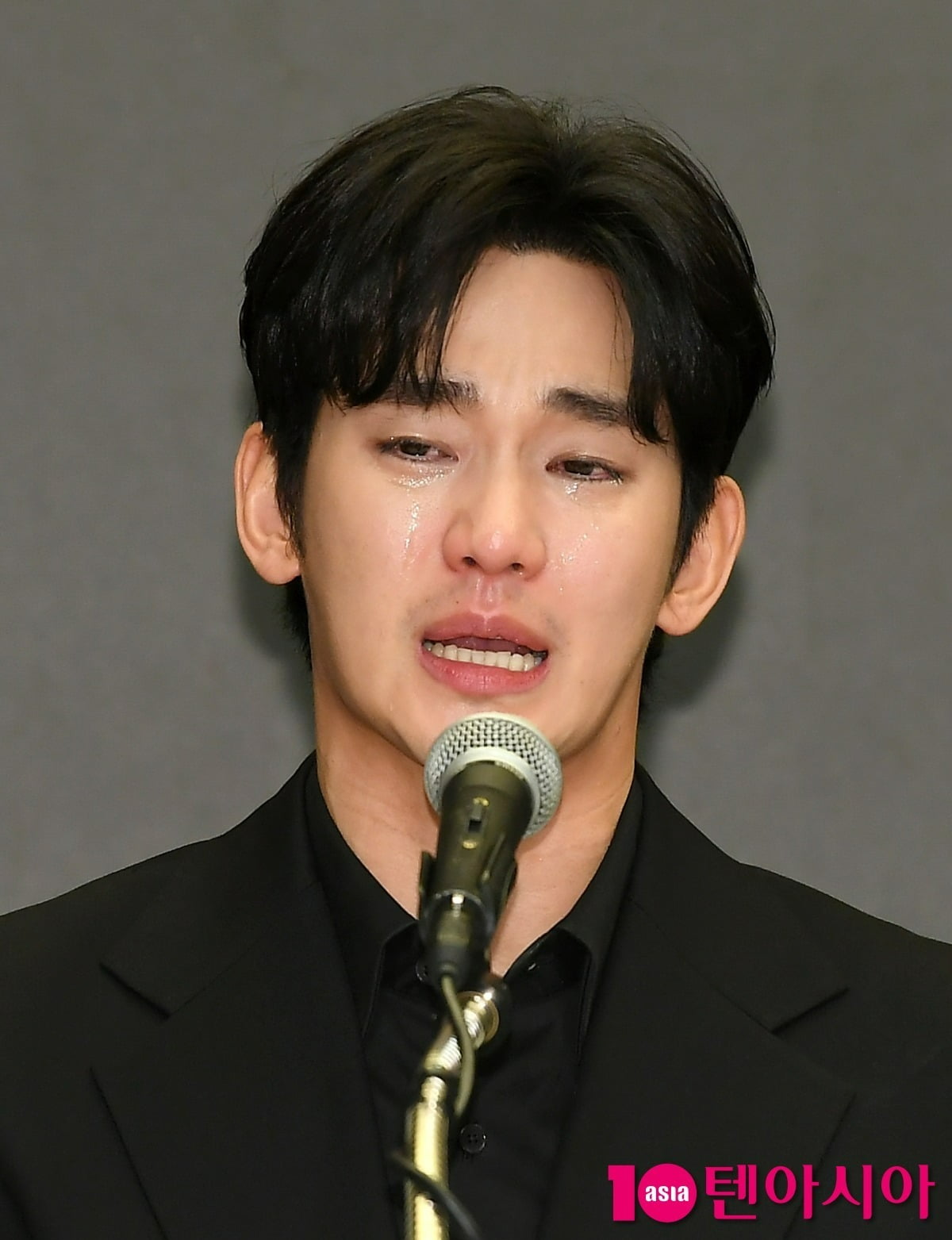 Kim Sae-ron's Family to Hold Urgent Press Conference Amidst Controversy with Kim Soo-hyun