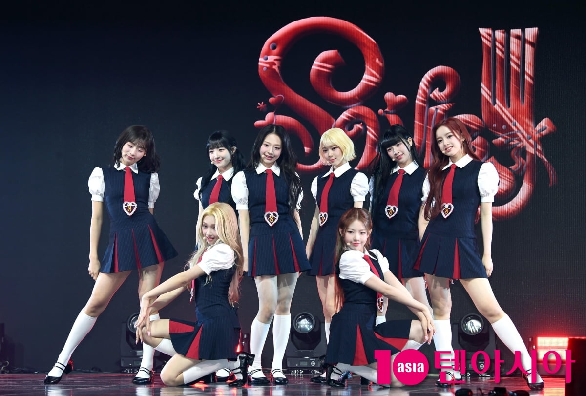 UNIS Wins 2025 Hot Trend Female Idol Award: A Rising Star in the Music Industry