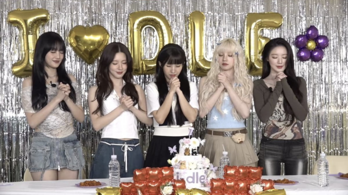K-Pop Group (G)I-DLE Celebrates 7th Anniversary with Fans in Special Live Broadcast