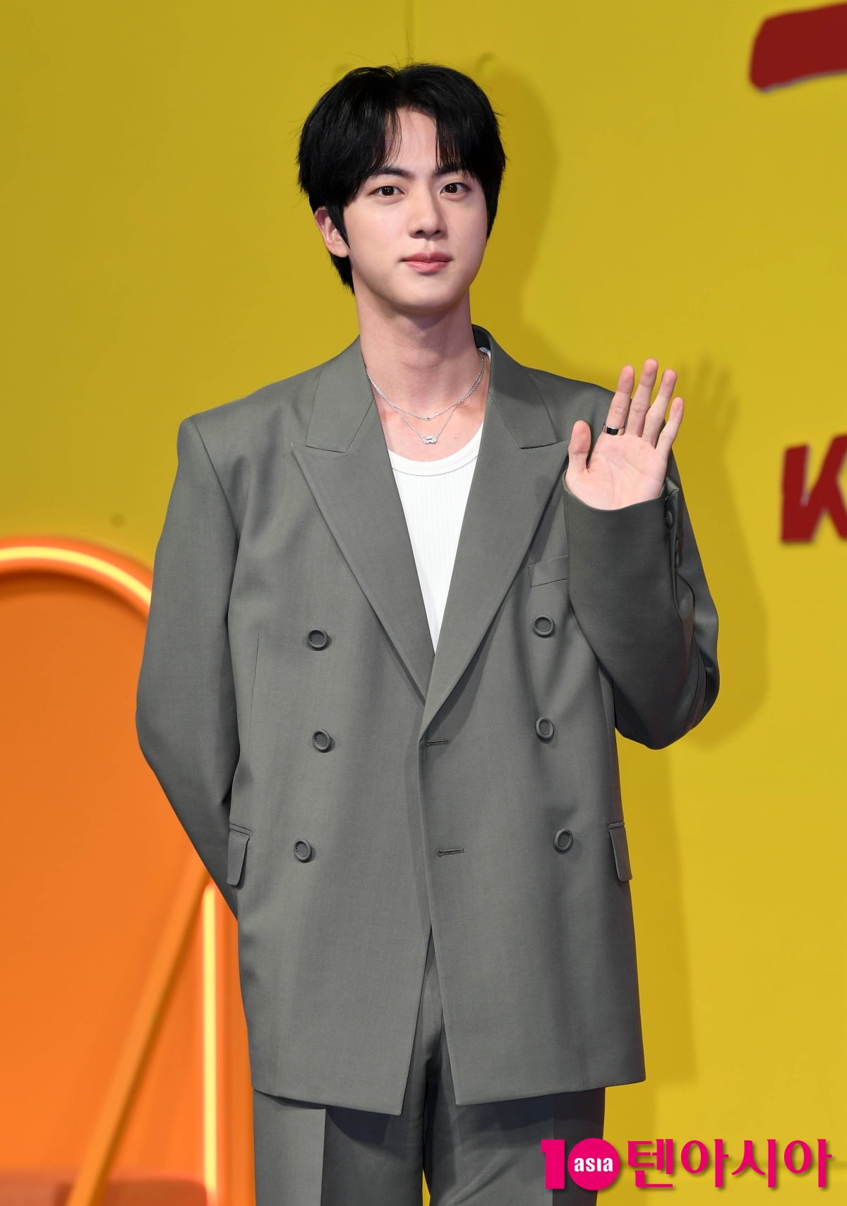 BTSのジン、子供の日に1億ウォンを寄付し善行を広める