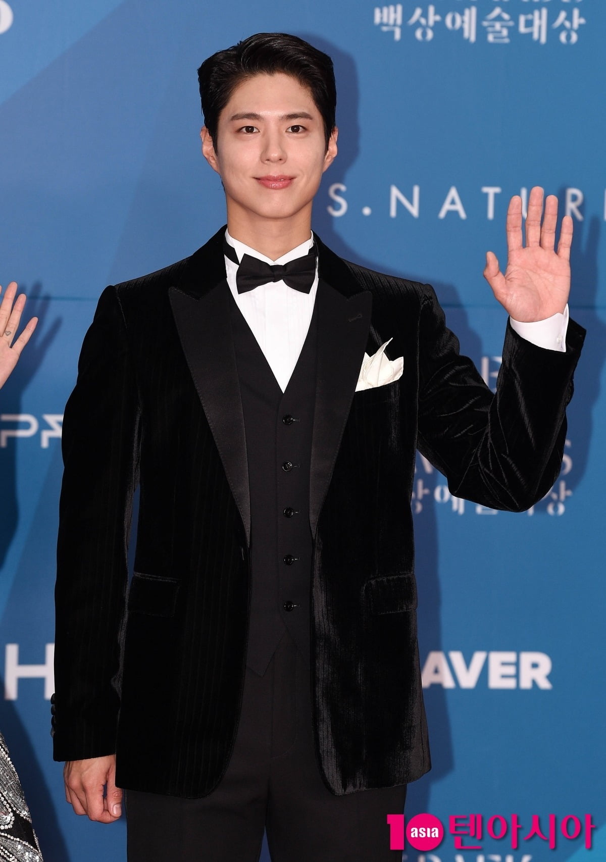 ジュ・ジフン、白象芸術大賞で最優秀賞を受賞!