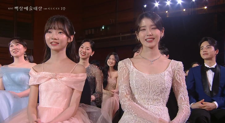 Yum Hye-ran and Choi Dae-hoon Shine at the 61st Baeksang Arts Awards with Best Supporting Actor Wins