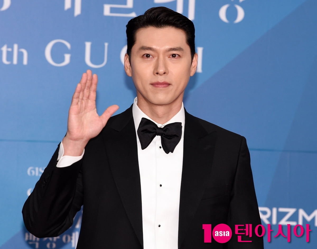 Hyun Bin Graces the Red Carpet at the 61st Baeksang Arts Awards