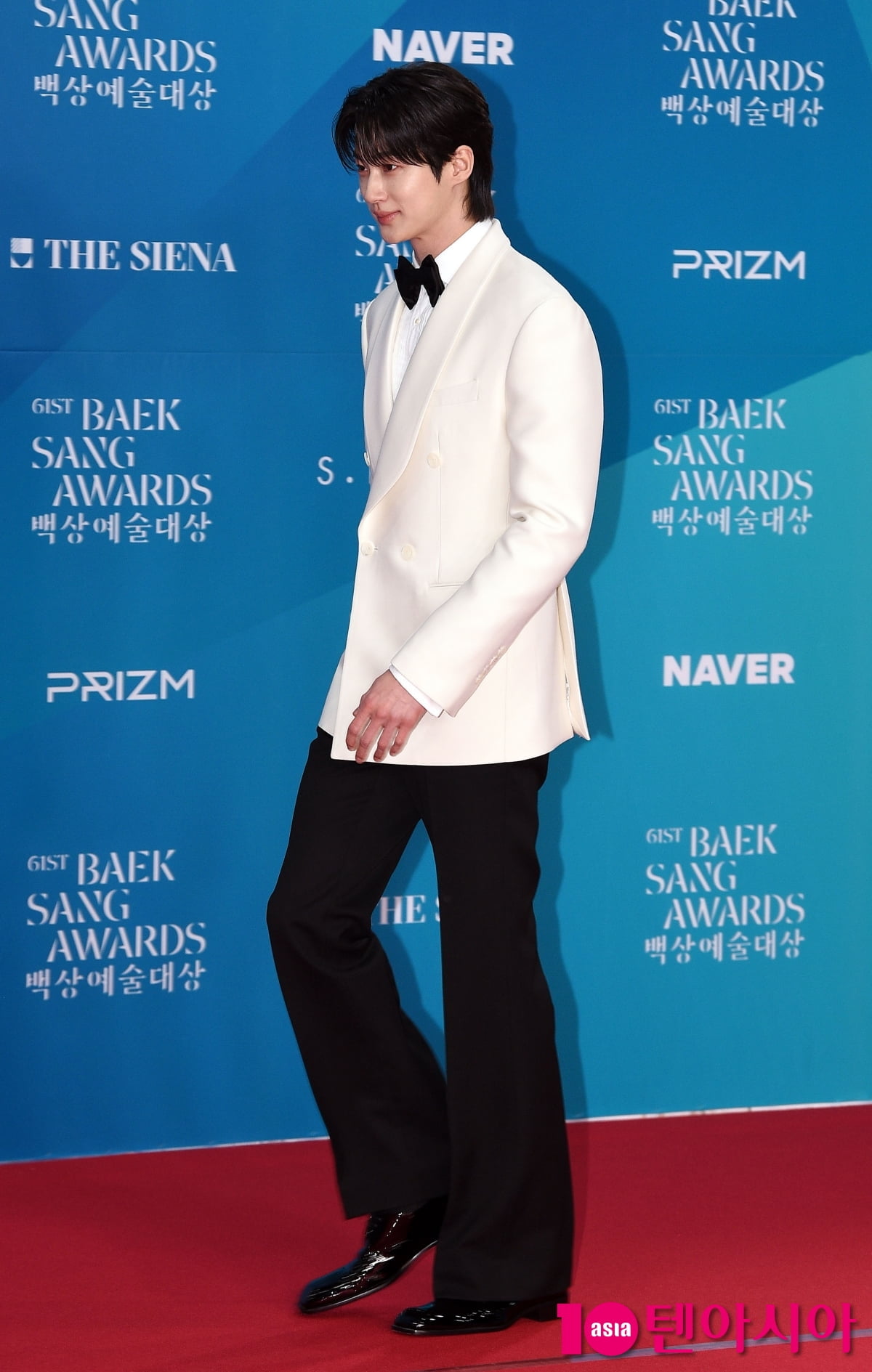 Actor Byeon Woo-seok Graces the Red Carpet at the 61st Baeksang Arts Awards