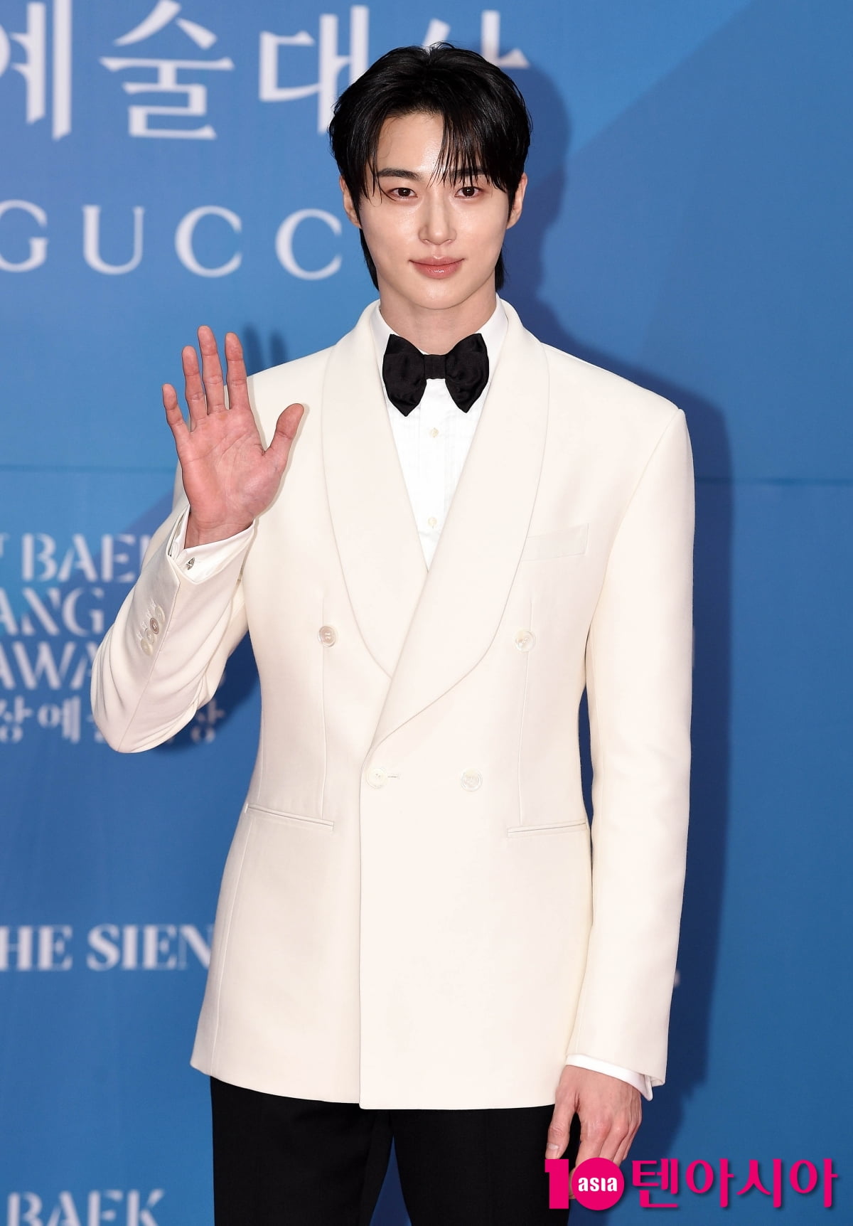 Actor Byeon Woo-seok Graces the Red Carpet at the 61st Baeksang Arts Awards