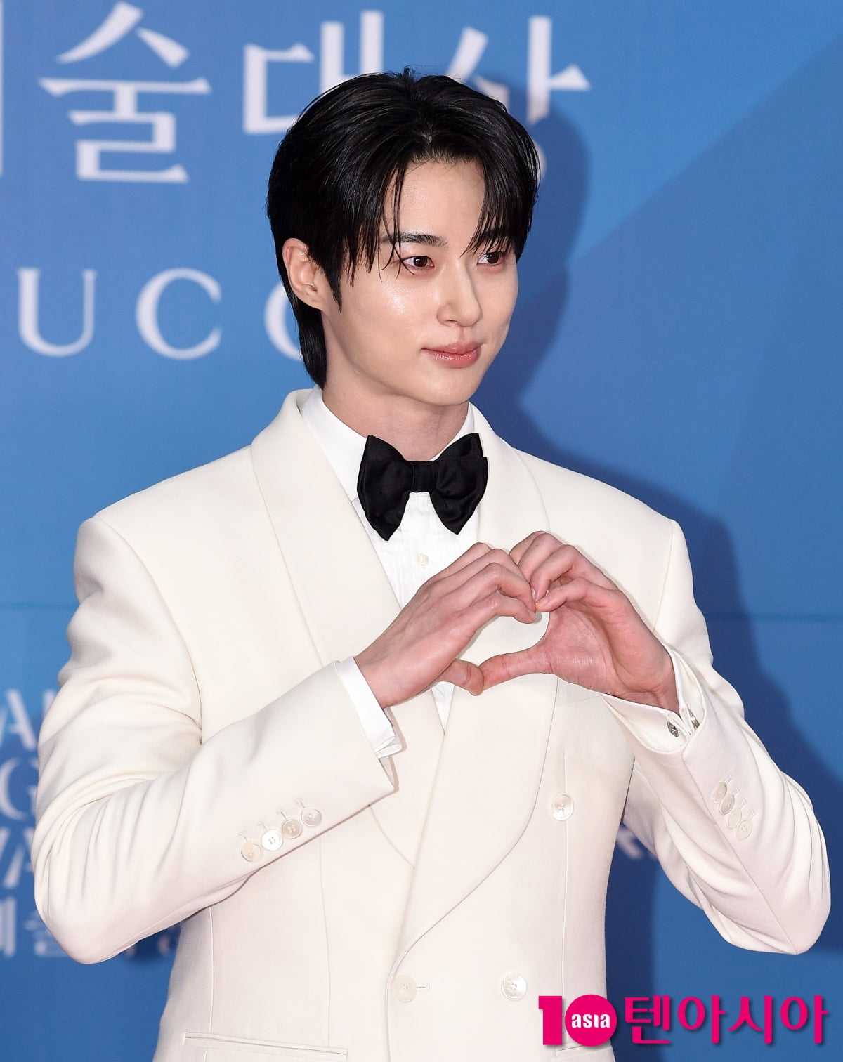 Actor Byeon Woo-seok Graces the Red Carpet at the 61st Baeksang Arts Awards