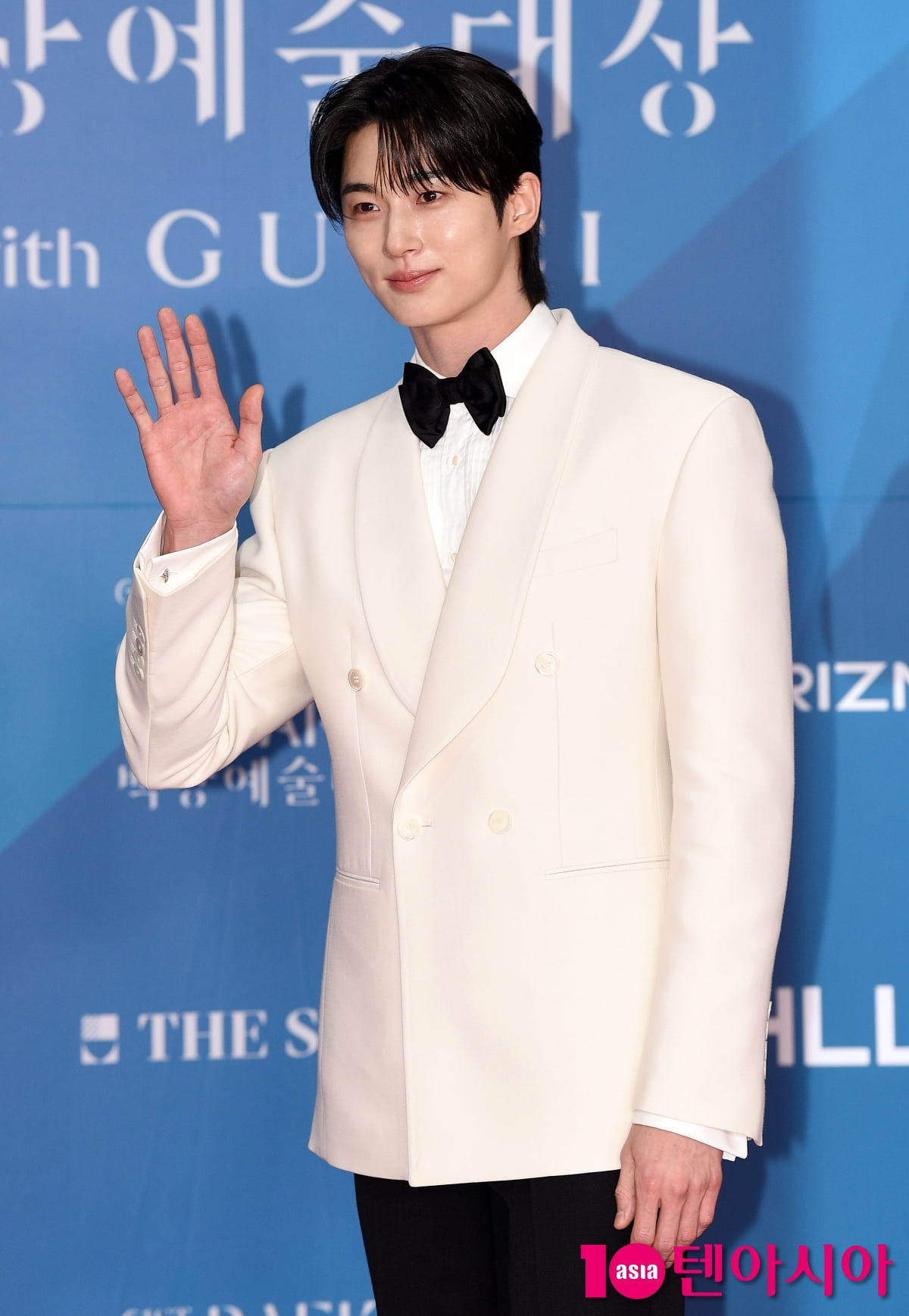 Actor Byeon Woo-seok Graces the Red Carpet at the 61st Baeksang Arts Awards