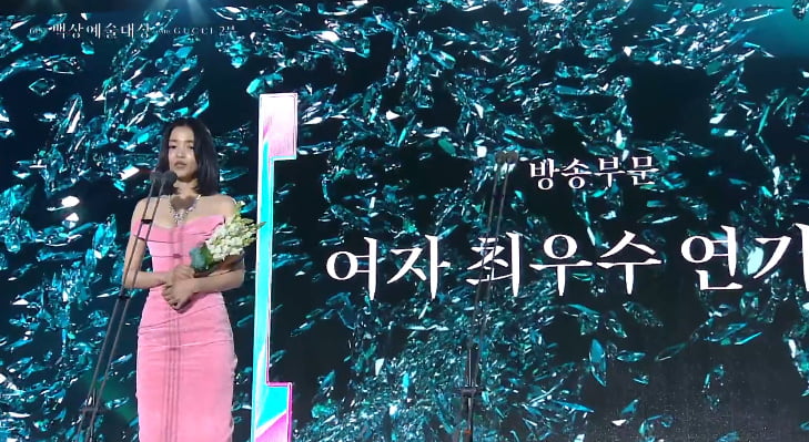 Actress Kim Tae-ri Wins Best Actress Award After Three Years of Voice Training