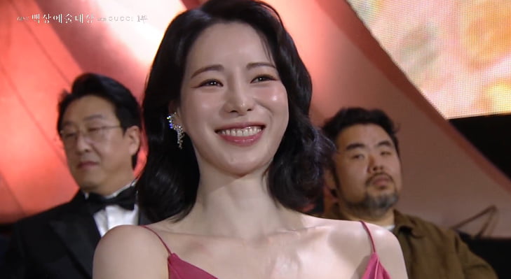 Actress Lim Ji-yeon Returns Empty-Handed Amid 'Cold Shoulder' Controversy at Baeksang Arts Awards