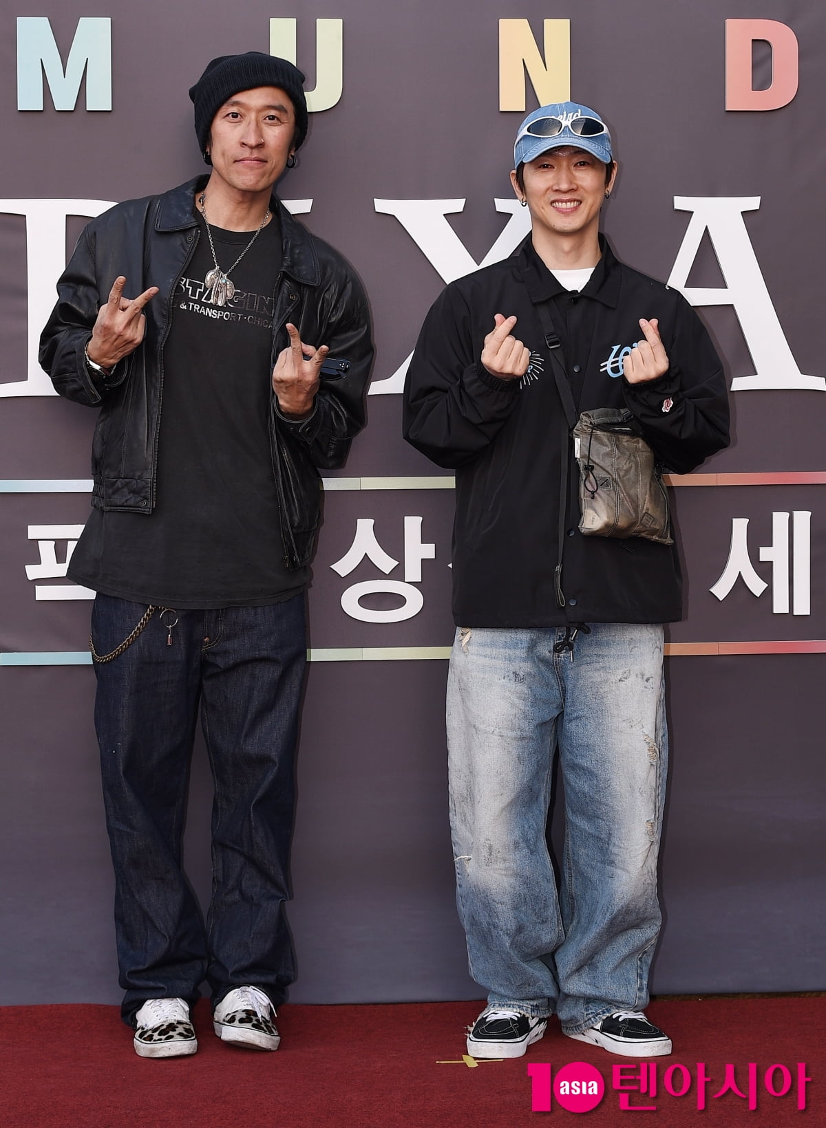 K-Pop Stars Bbaekga and Jang Woo-hyuk the bread exploded